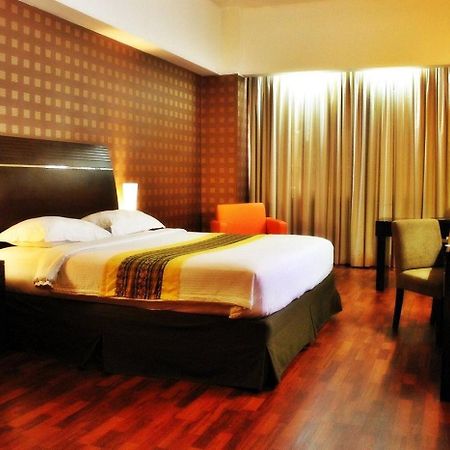 Grand Elite Hotel Пеканбару Екстериор снимка