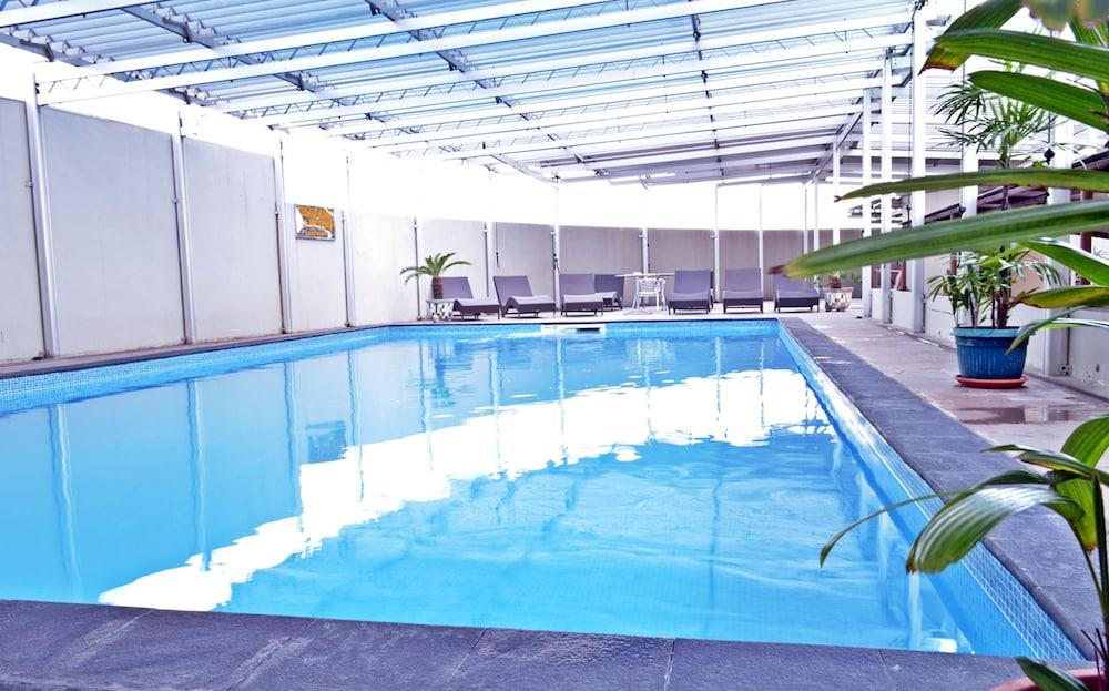 Grand Elite Hotel Пеканбару Екстериор снимка