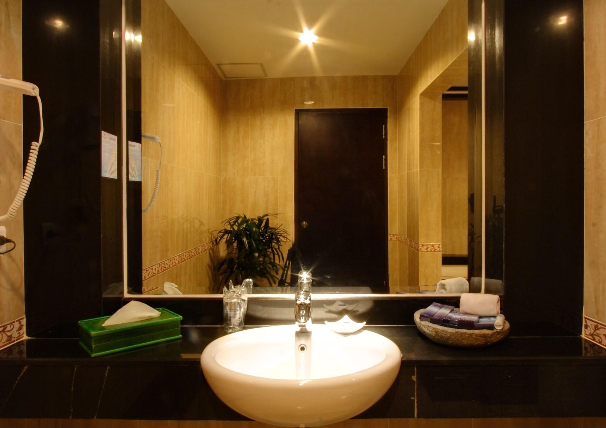 Grand Elite Hotel Пеканбару Екстериор снимка