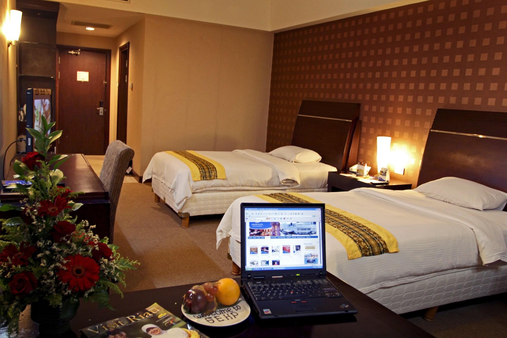 Grand Elite Hotel Пеканбару Екстериор снимка
