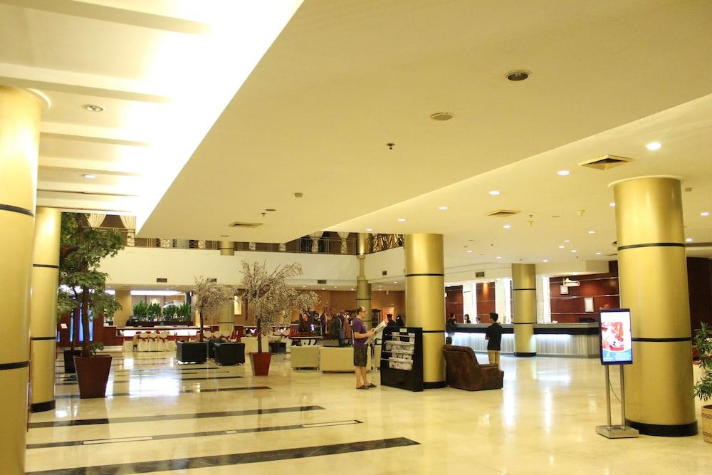 Grand Elite Hotel Пеканбару Екстериор снимка