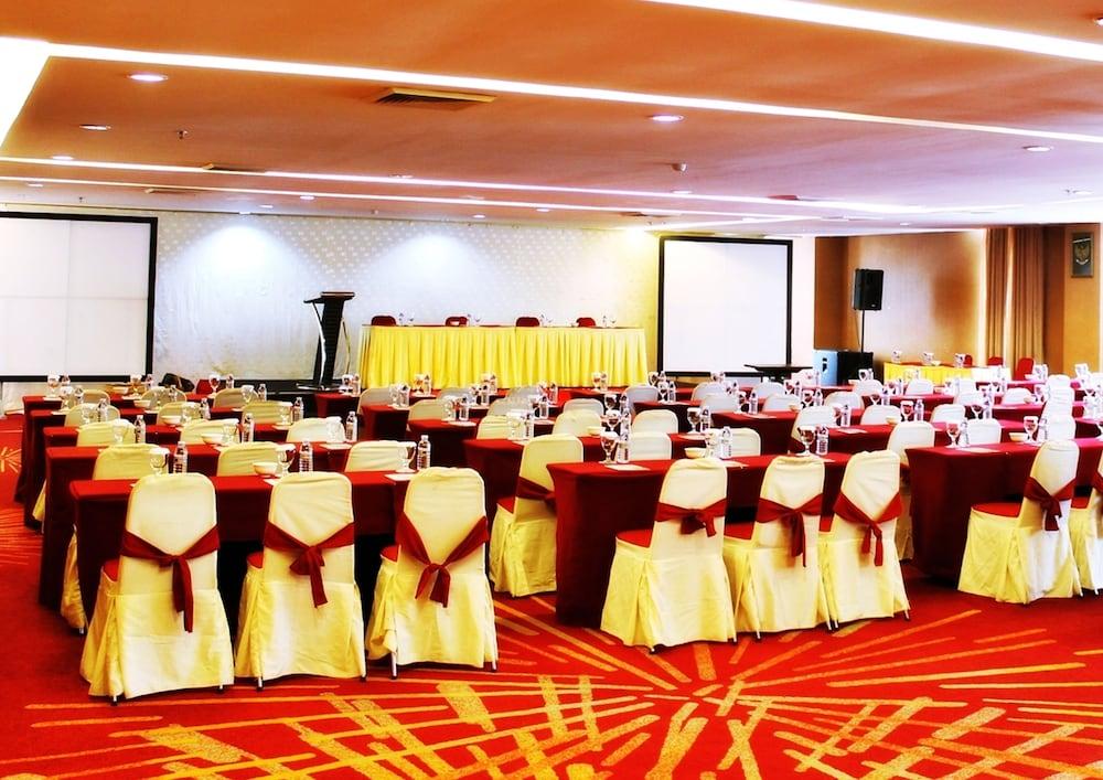 Grand Elite Hotel Пеканбару Екстериор снимка