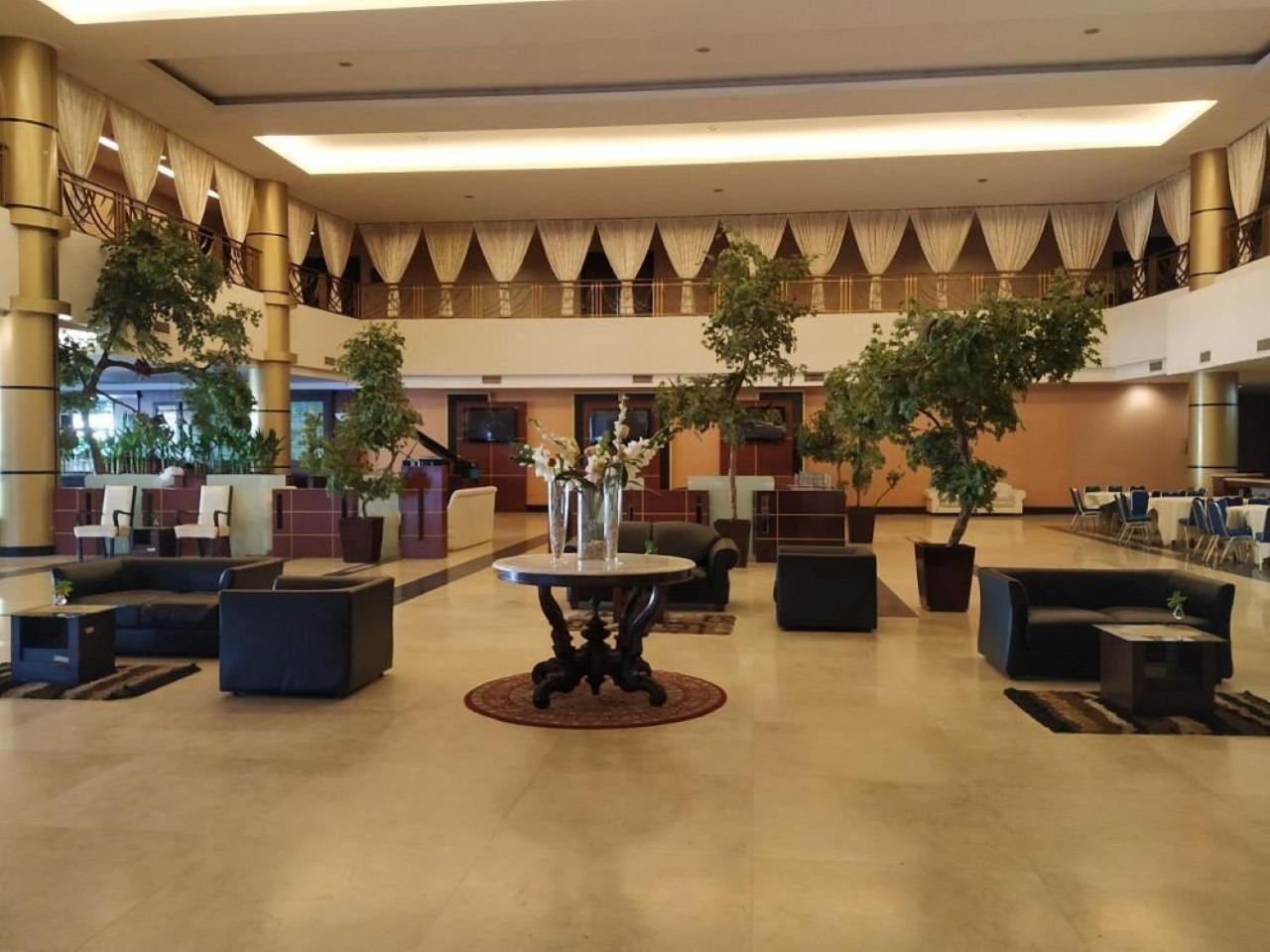 Grand Elite Hotel Пеканбару Екстериор снимка