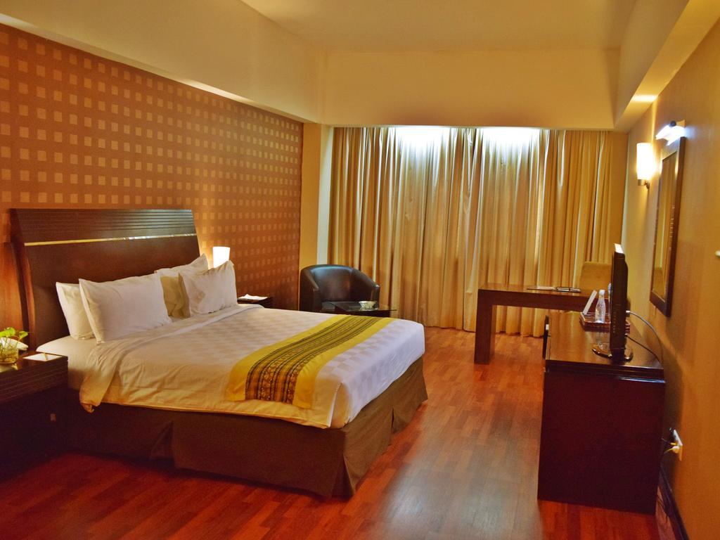 Grand Elite Hotel Пеканбару Екстериор снимка
