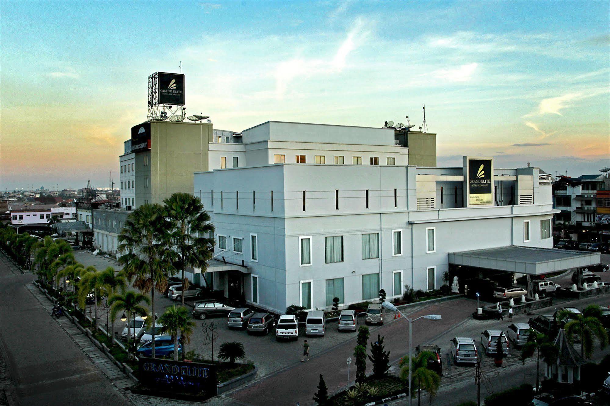 Grand Elite Hotel Пеканбару Екстериор снимка
