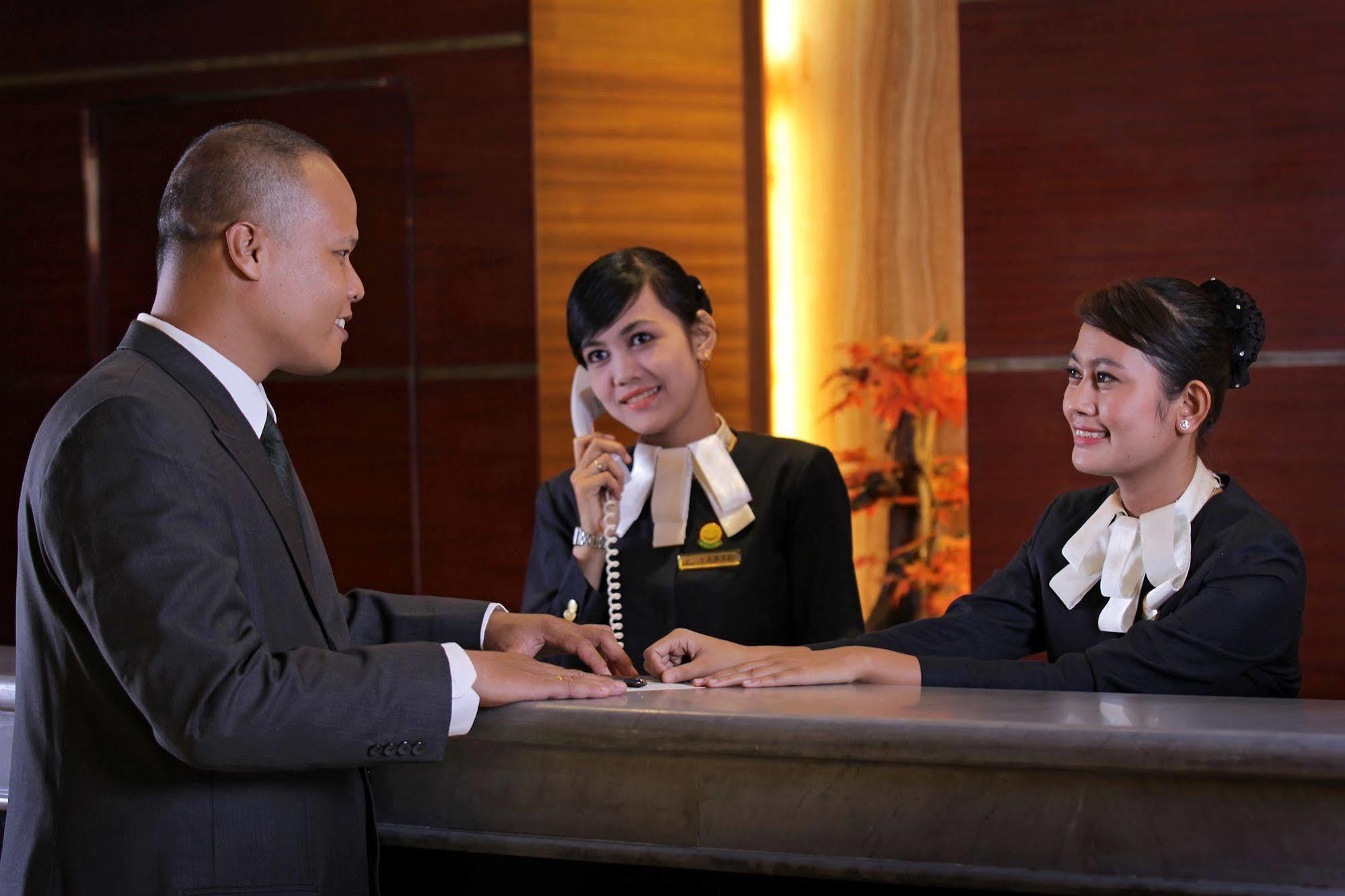 Grand Elite Hotel Пеканбару Екстериор снимка