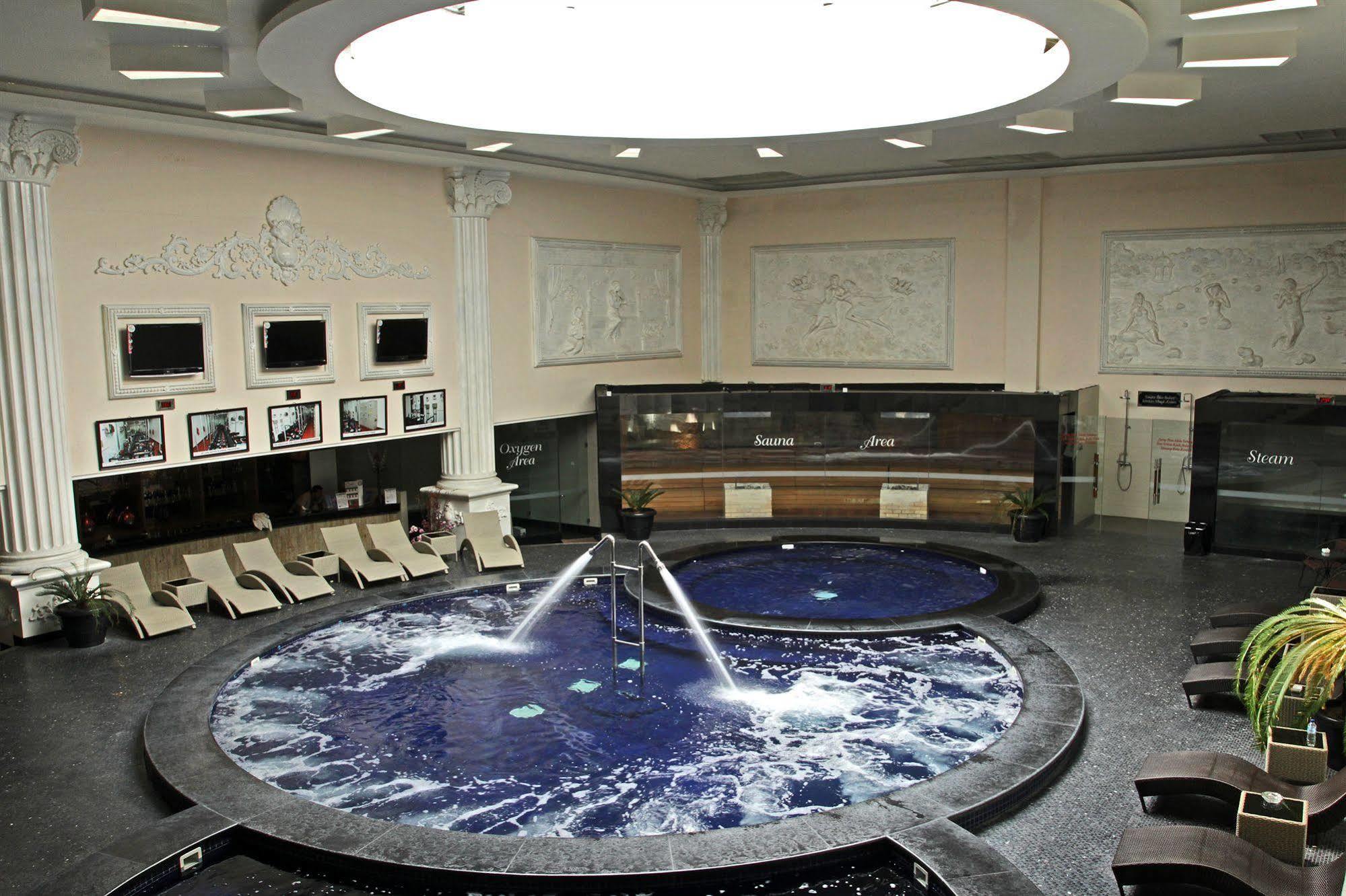 Grand Elite Hotel Пеканбару Екстериор снимка